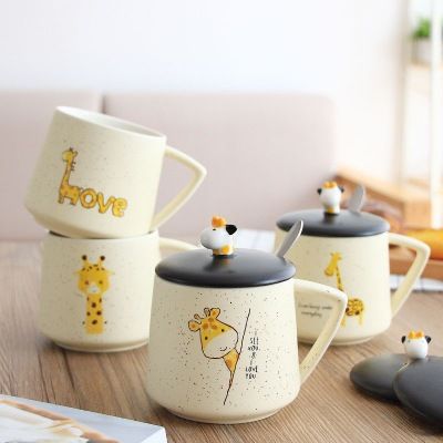 Cute 3D Animal Giraffe Ceramic Coffee Mug with Lid & Spoon Used For Office Coffee,  Home Coffee, Tea and Party time Unique Giraffe print cup, Creative Lovely Design Pattern For  Water, Milk, Juice, Birthday Gift idea .