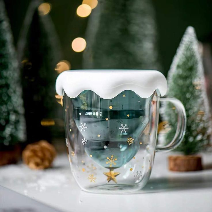 Christmas Tree Shaped Double Wall Glass Mug, 3D Tree Snowflake Glassware with Lid and Handle, Great for Latte, Tea Bag, Beverage, Juice, Water