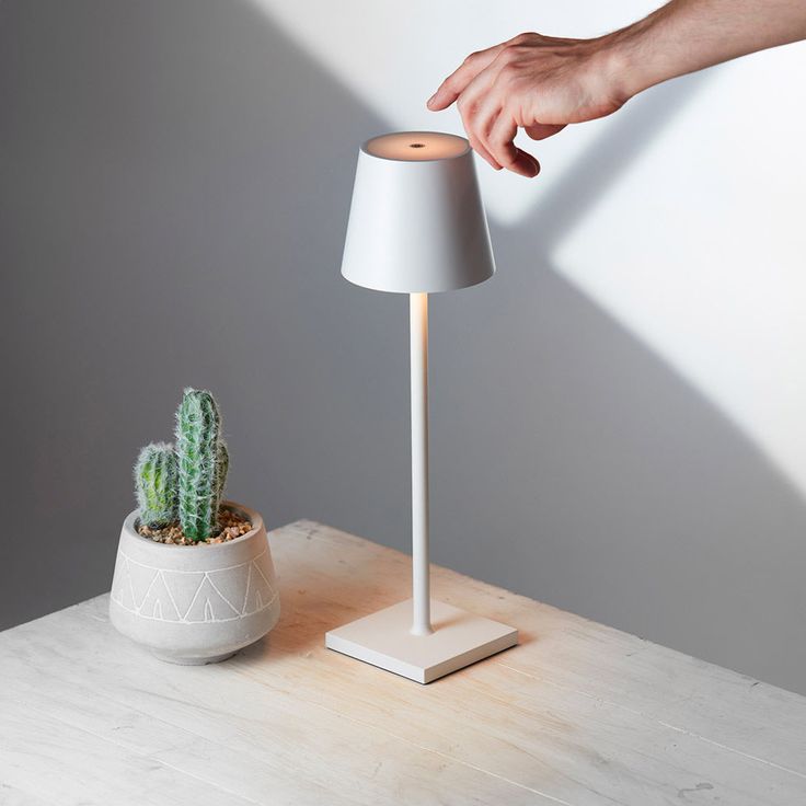 Minimalistic Table Lamp - LMP YA15